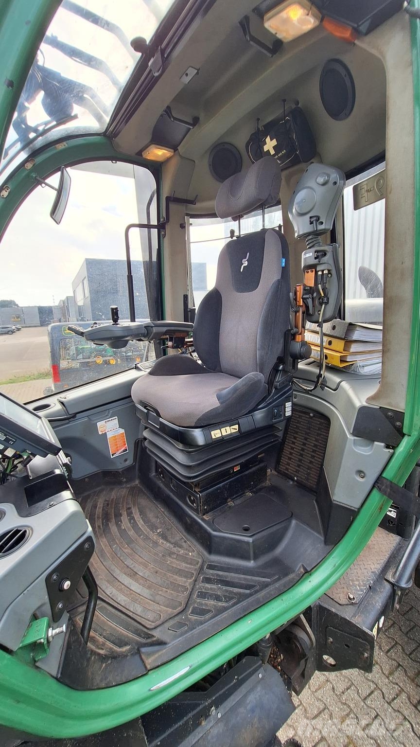 John Deere 1270E Harvester