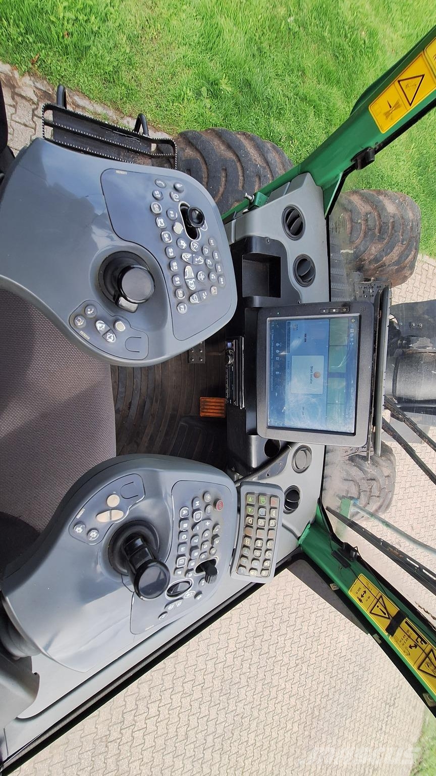 John Deere 1270E Harvester