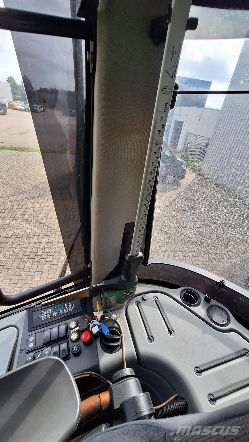 John Deere 1270E Harvester