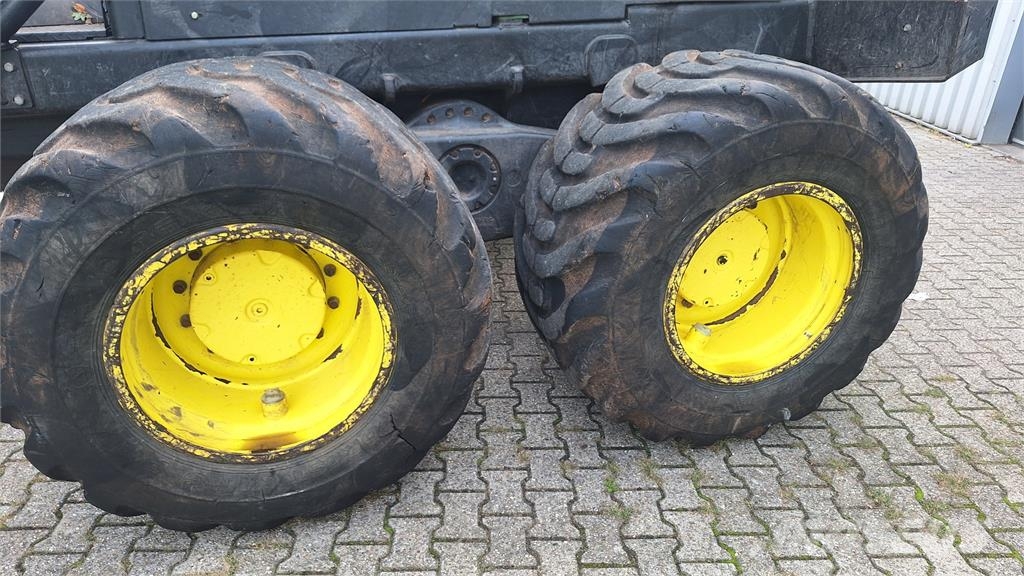 John Deere 1270E Harvester