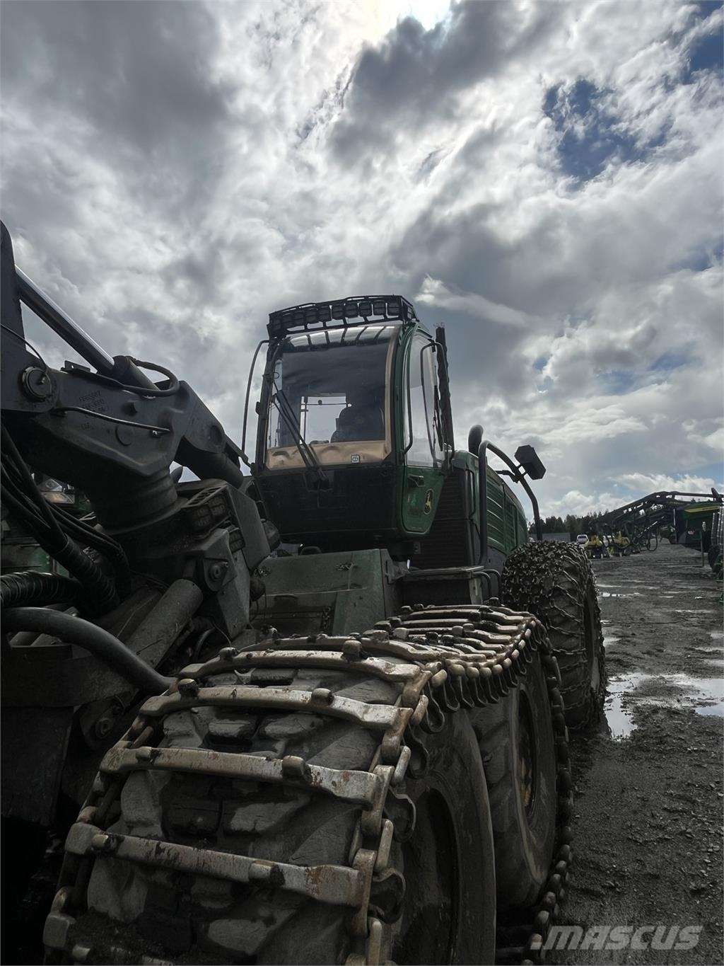 John Deere 1470G Harvesters