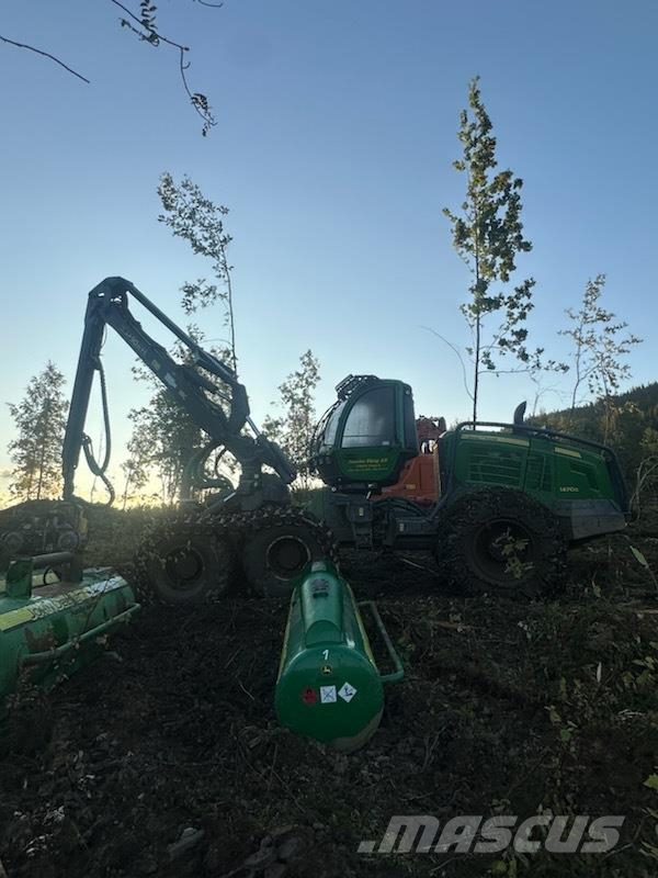 John Deere 1470 G 6WD Harvester