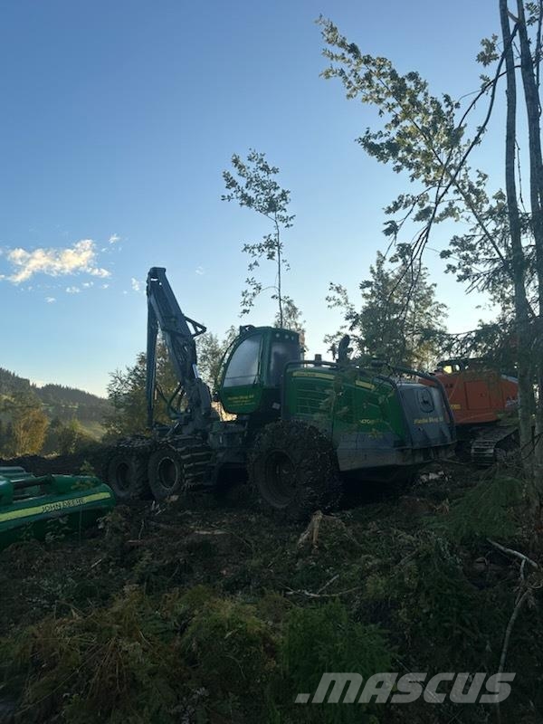 John Deere 1470 G 6WD Harvester