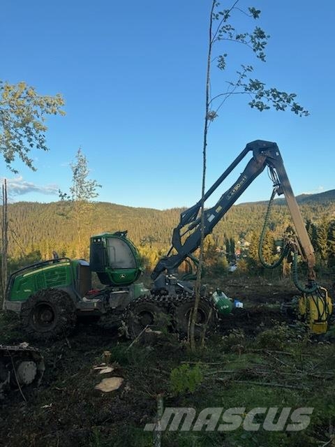 John Deere 1470 G 6WD Harvester