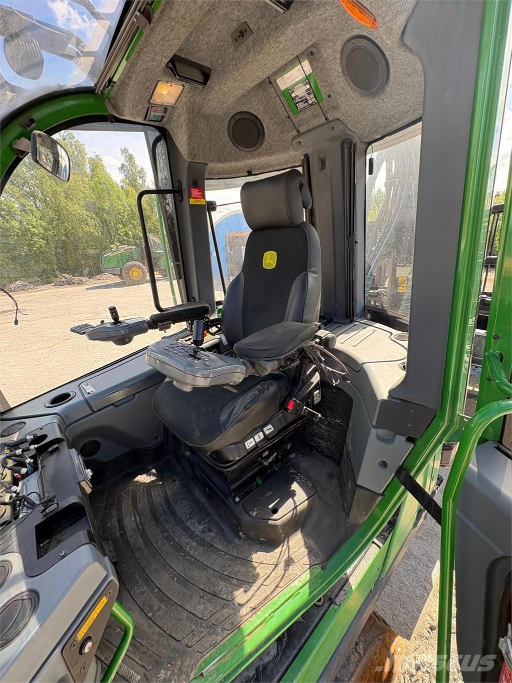 John Deere 1510G Lesné traktory