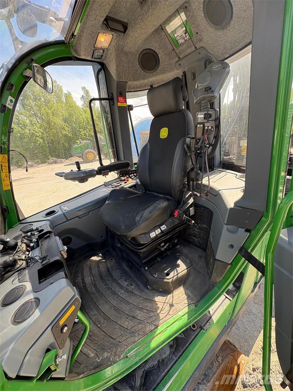John Deere 1510G Lesné traktory