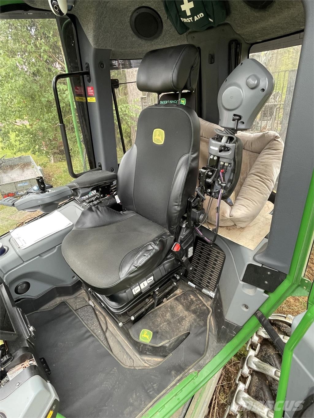 John Deere 1510G Lesné traktory