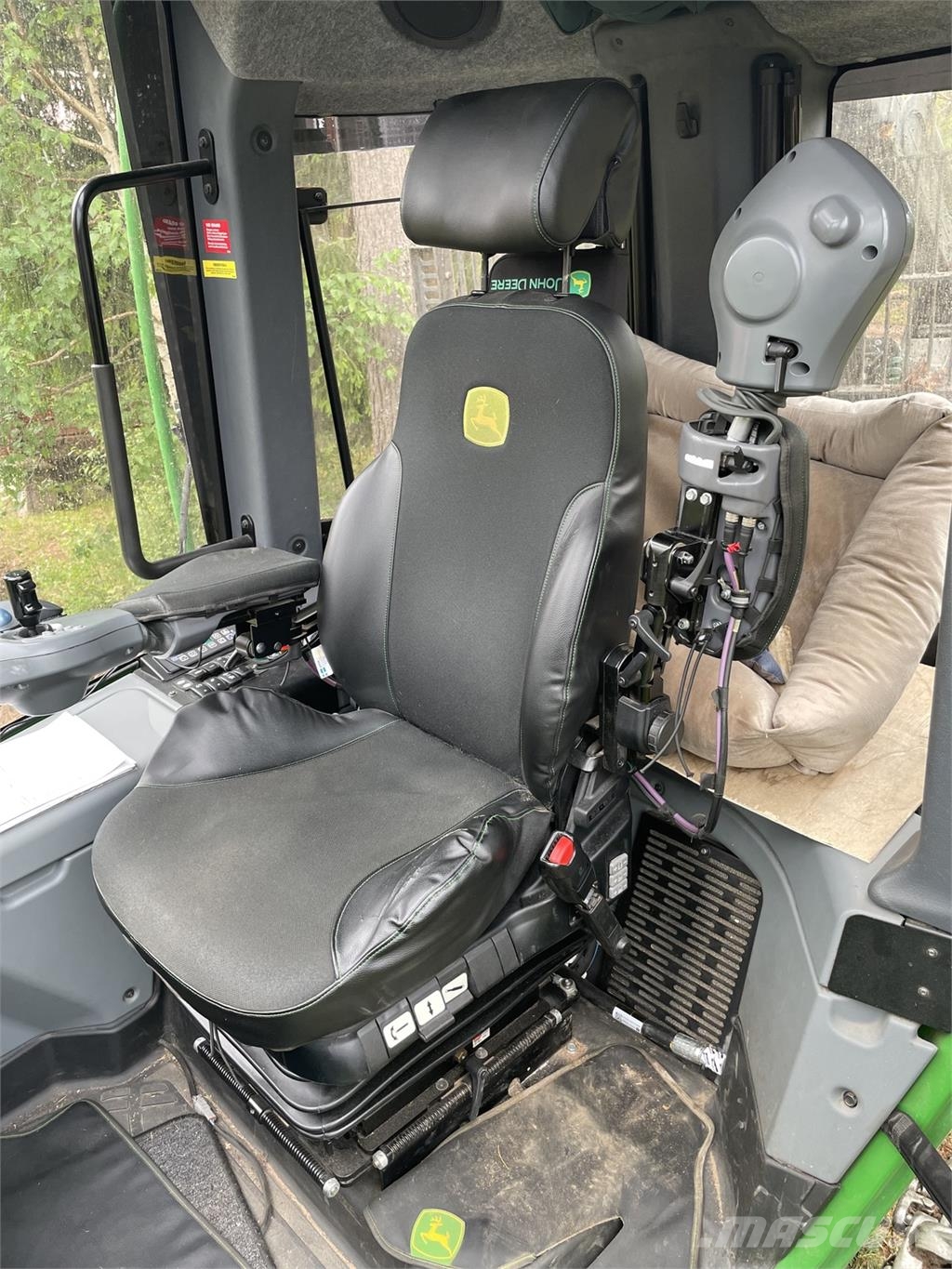 John Deere 1510G Lesné traktory