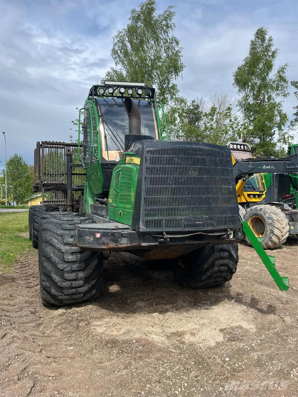 John Deere 1510E Lesné traktory