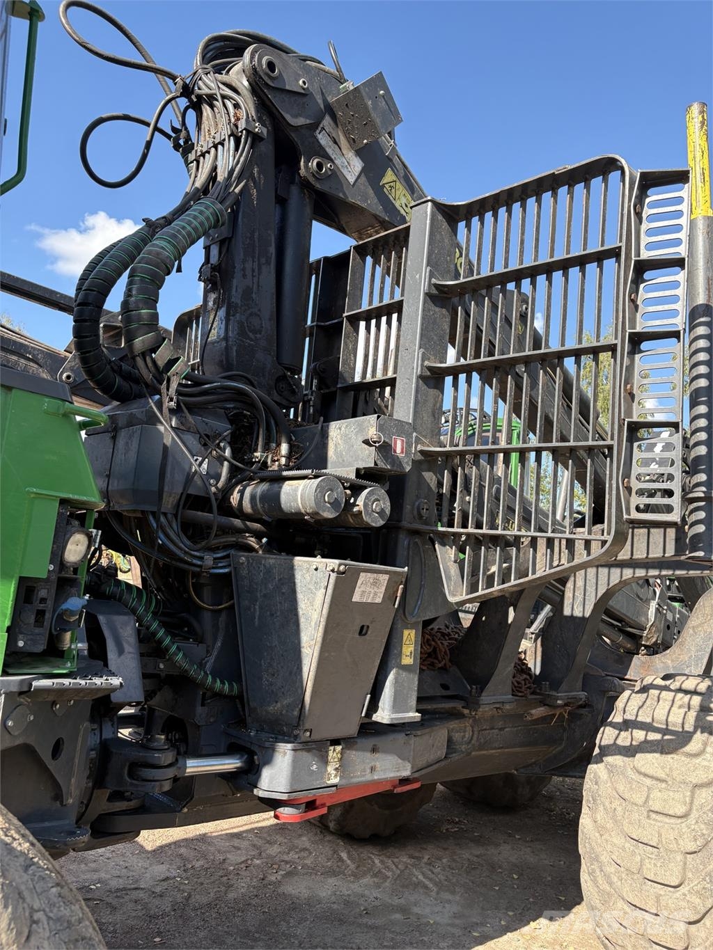 John Deere 1510G Lesné traktory