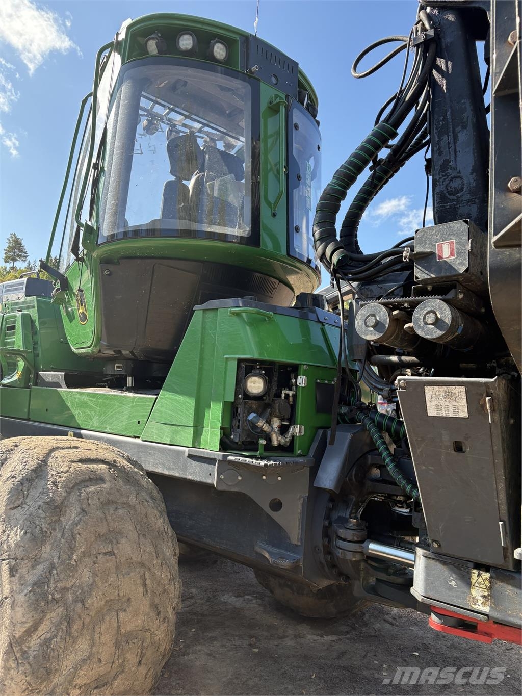 John Deere 1510G Lesné traktory