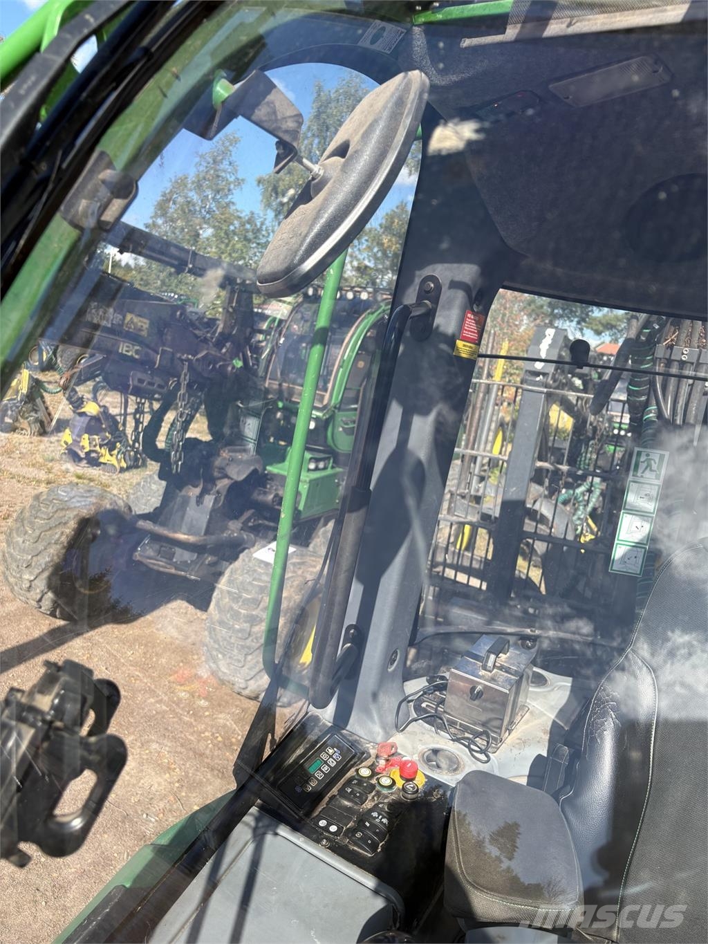 John Deere 1510G Lesné traktory