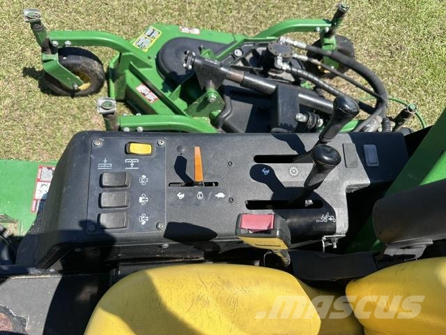 John Deere 1600 Самоходные газонокосилки
