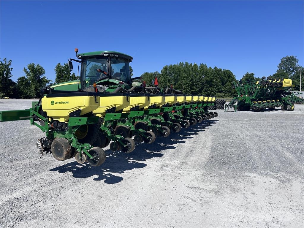 John Deere 1725 Sadiace stroje