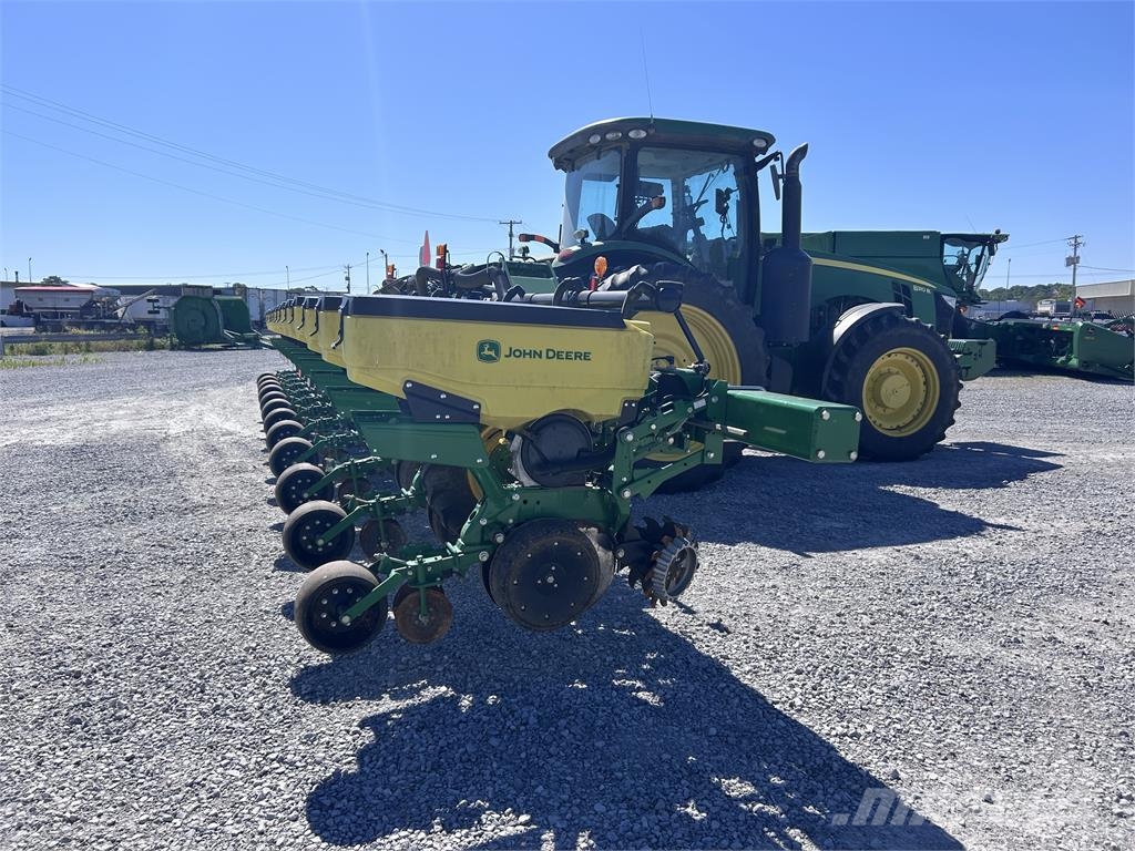 John Deere 1725 Sadiace stroje