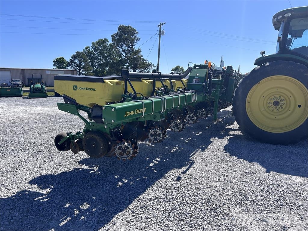 John Deere 1725 Sadiace stroje