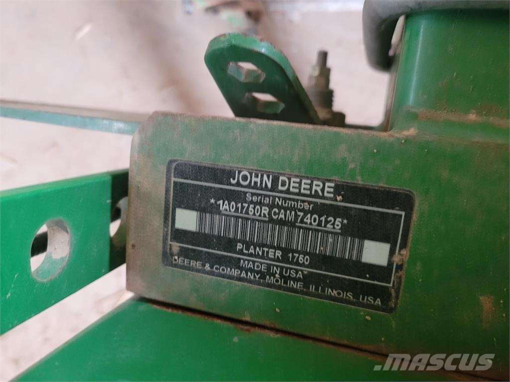 John Deere 1750 Sadiace stroje