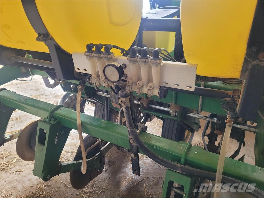 John Deere 1750 Sadiace stroje