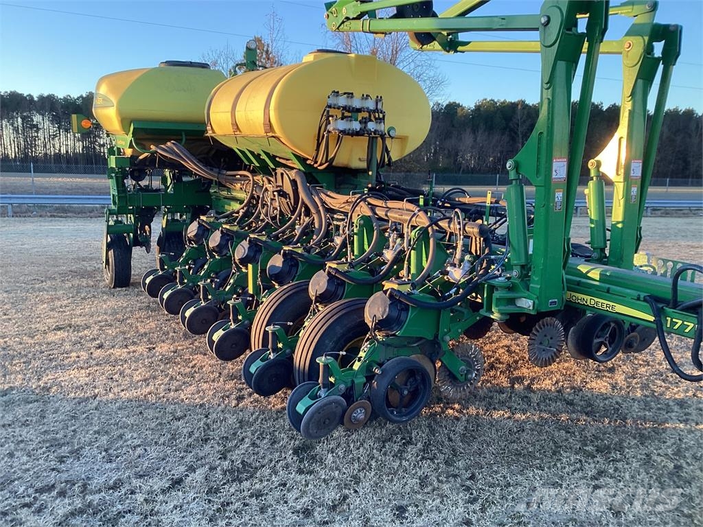 John Deere 1775NT Istutuskoneet