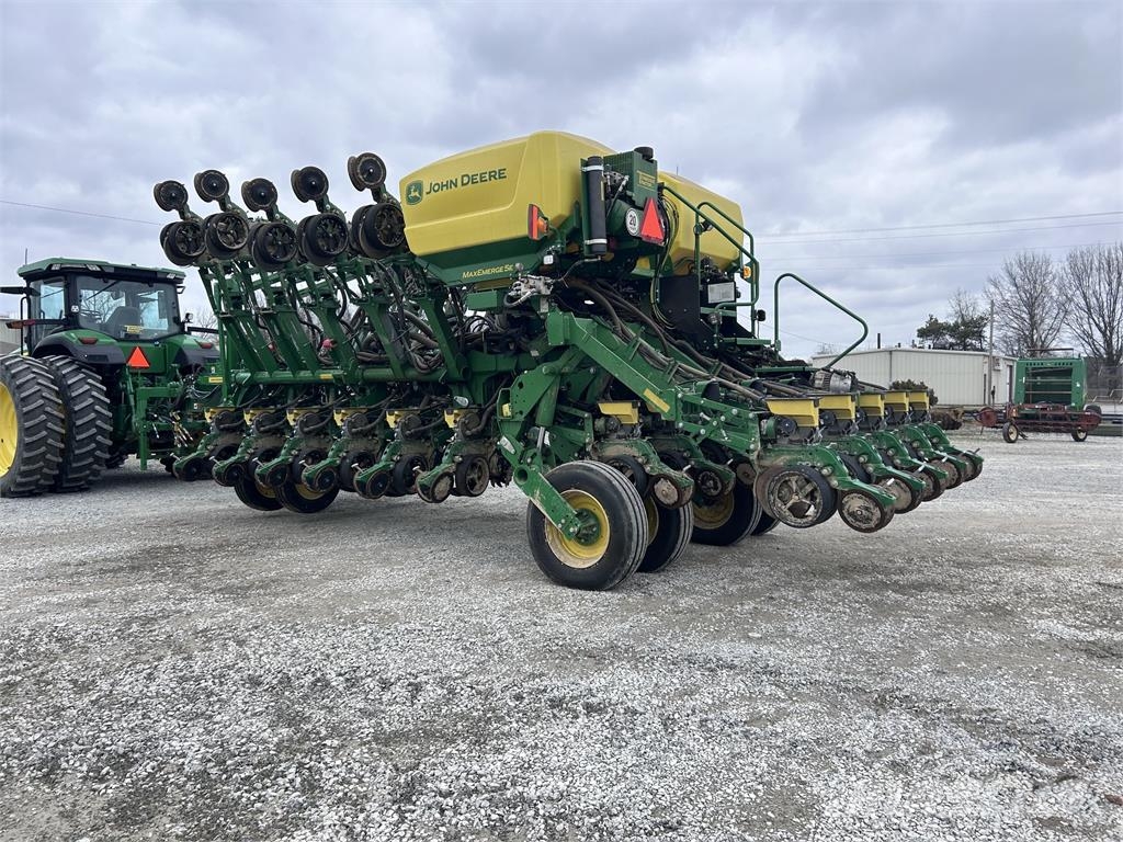 John Deere 1795 Istutuskoneet