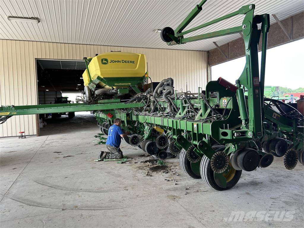 John Deere 1795 Sadilniki