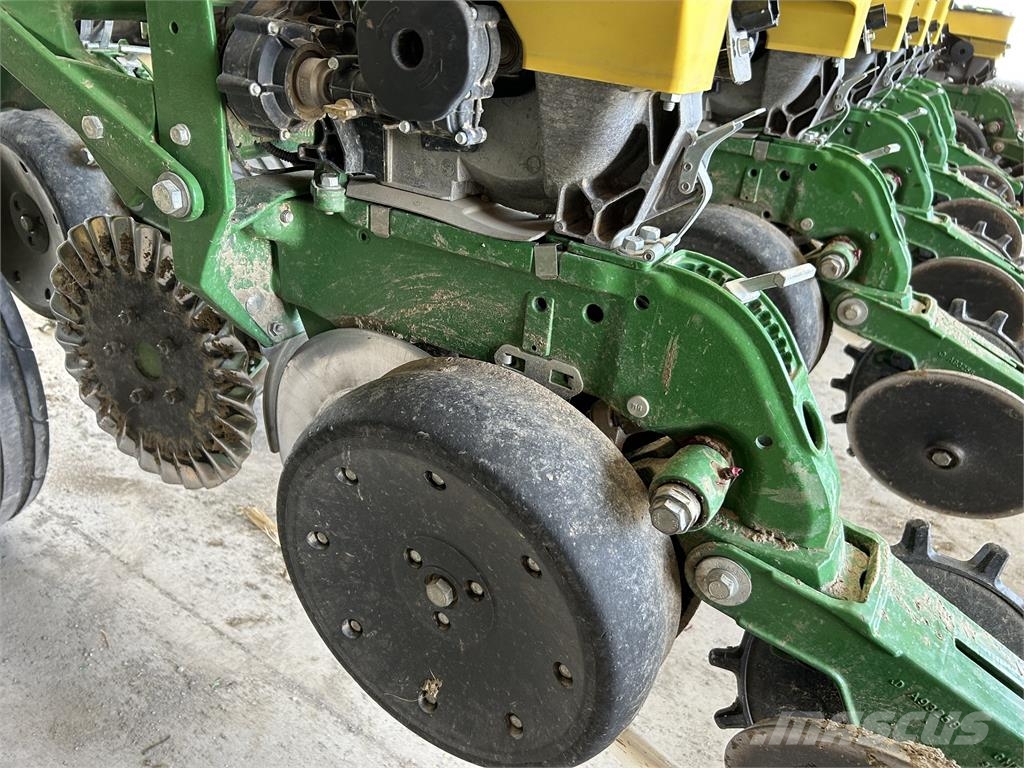 John Deere 1795 Sadilniki