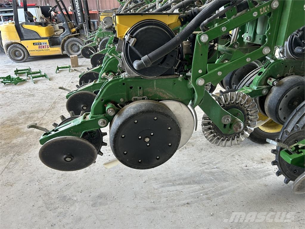 John Deere 1795 Sadilniki