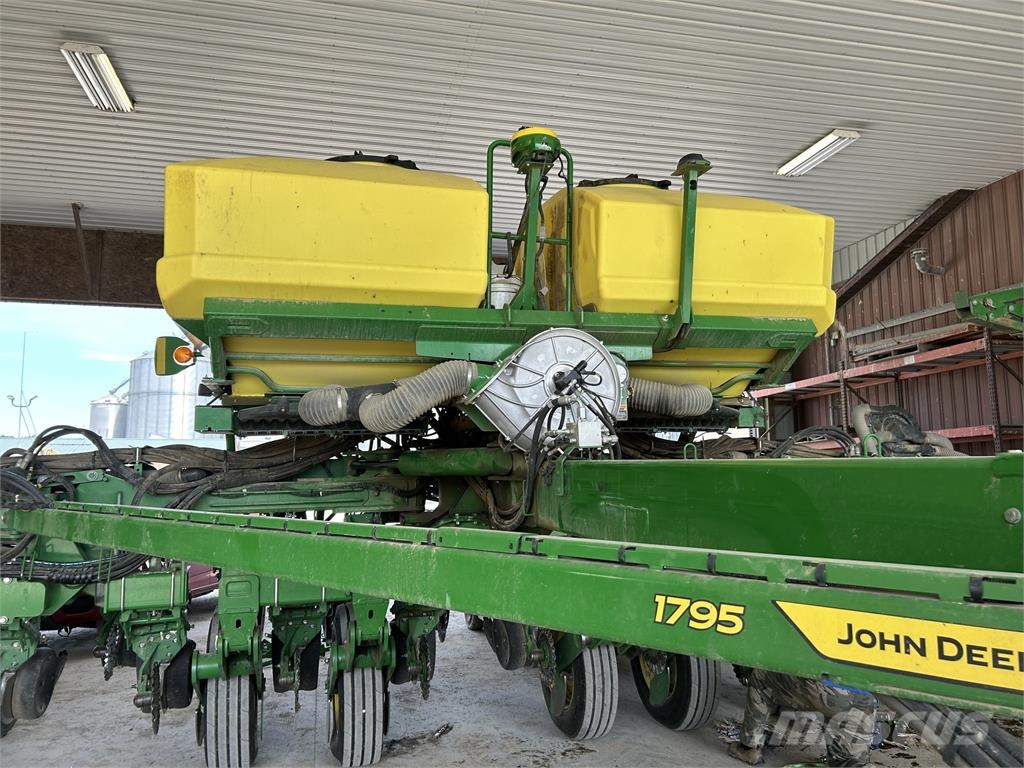 John Deere 1795 Sadilniki