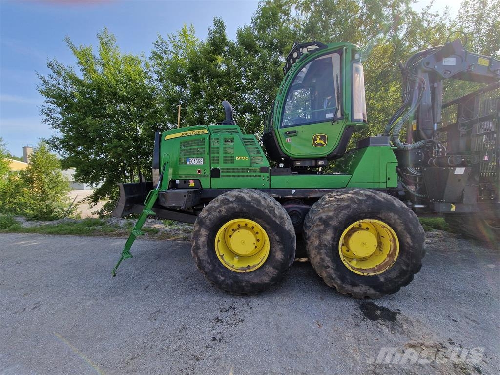 John Deere 1910G Forwarder
