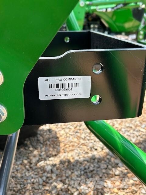 John Deere 2025R 소형 트랙터