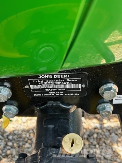 John Deere 2025R 소형 트랙터