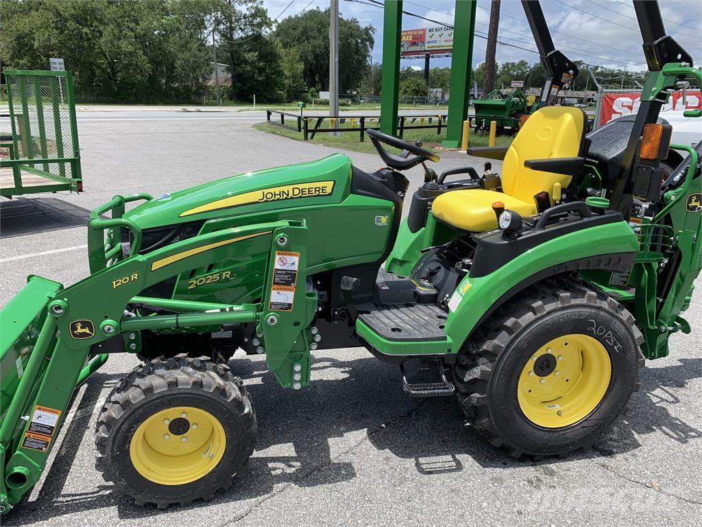 John Deere 2025R 소형 트랙터