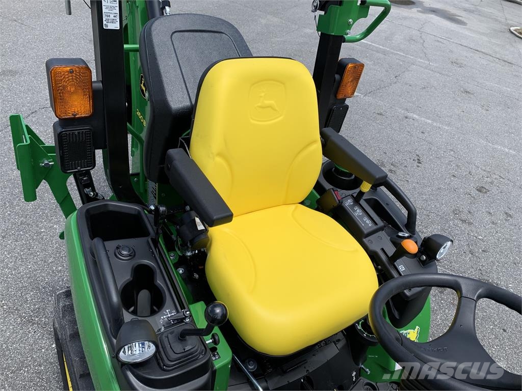 John Deere 2025R 소형 트랙터