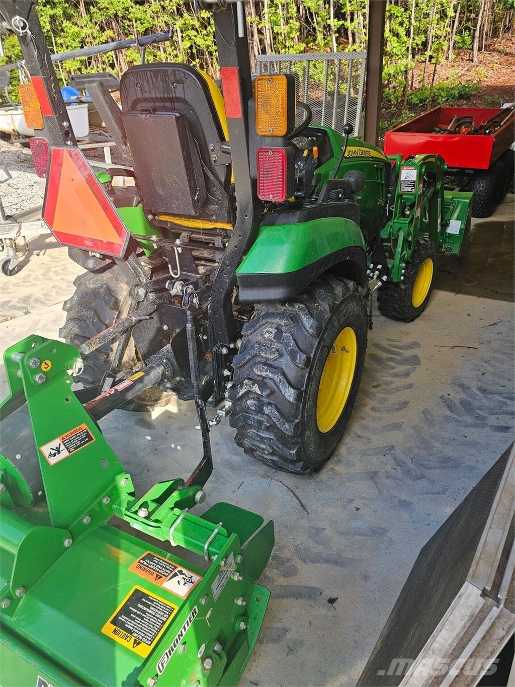 John Deere 2025R Compacttrekkers