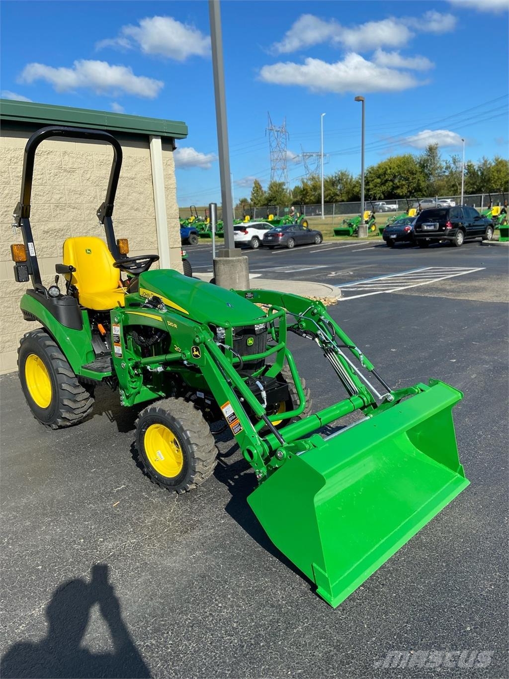 John Deere 2025R جرارات مدمجة