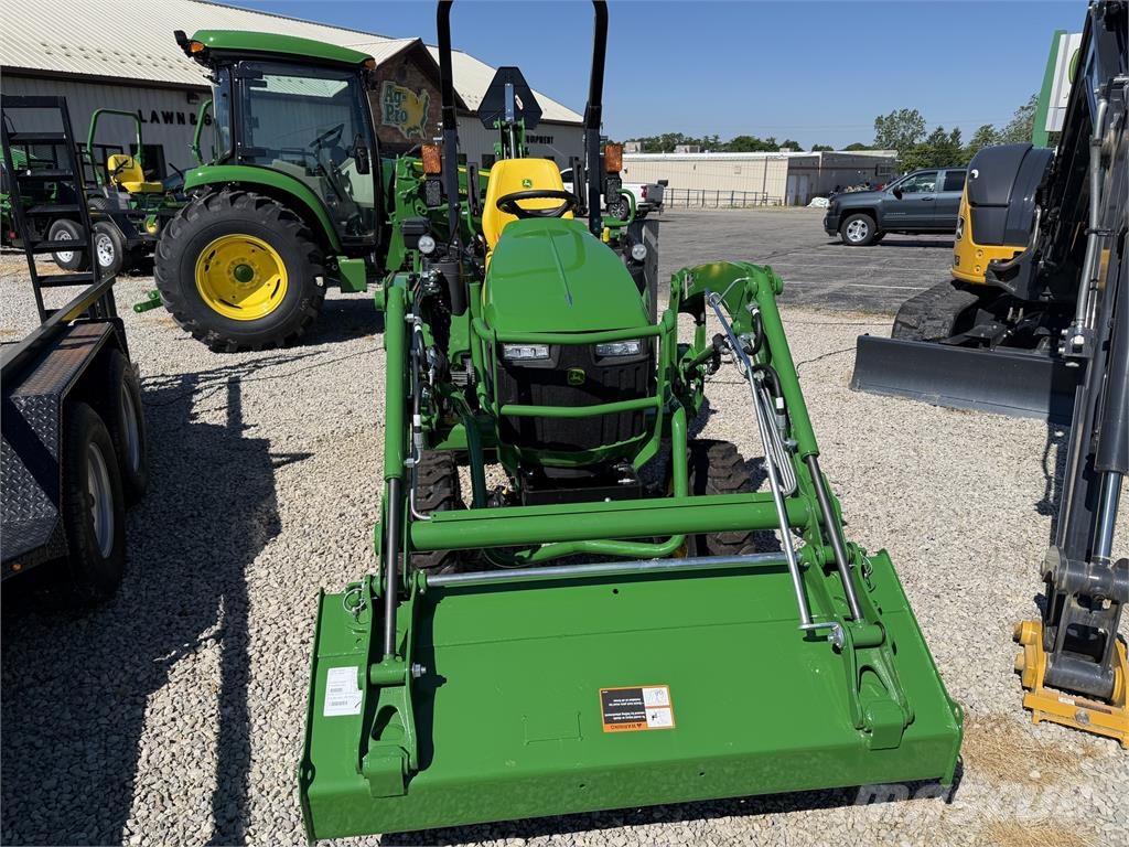 John Deere 2025R 소형 트랙터