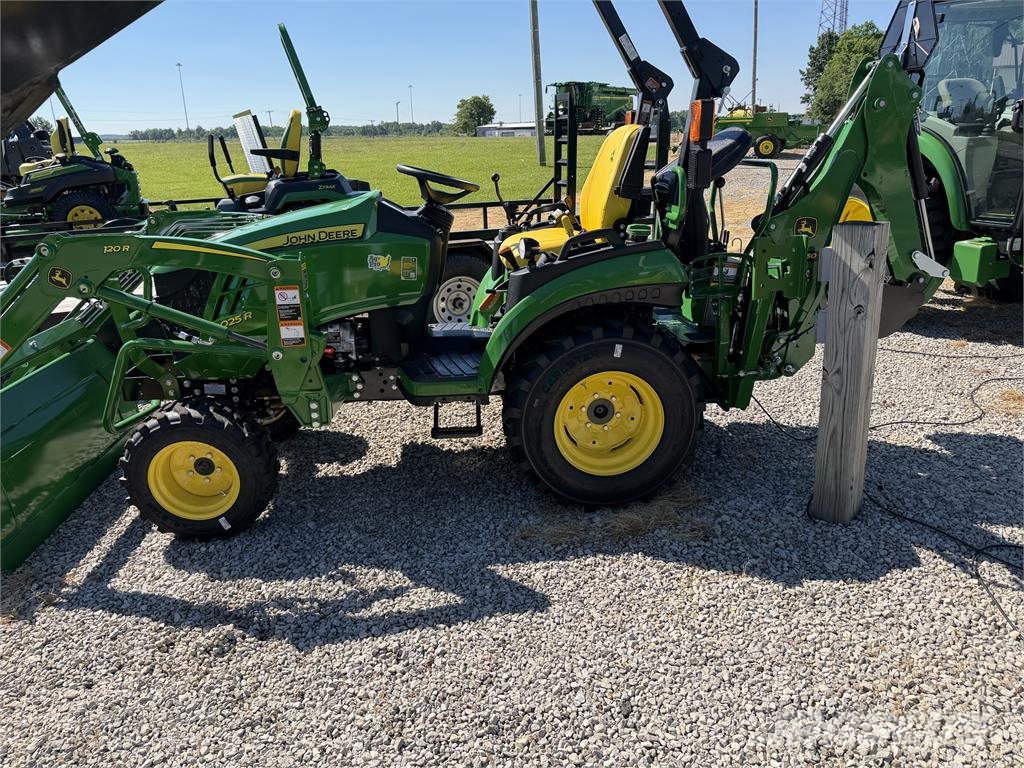 John Deere 2025R 소형 트랙터