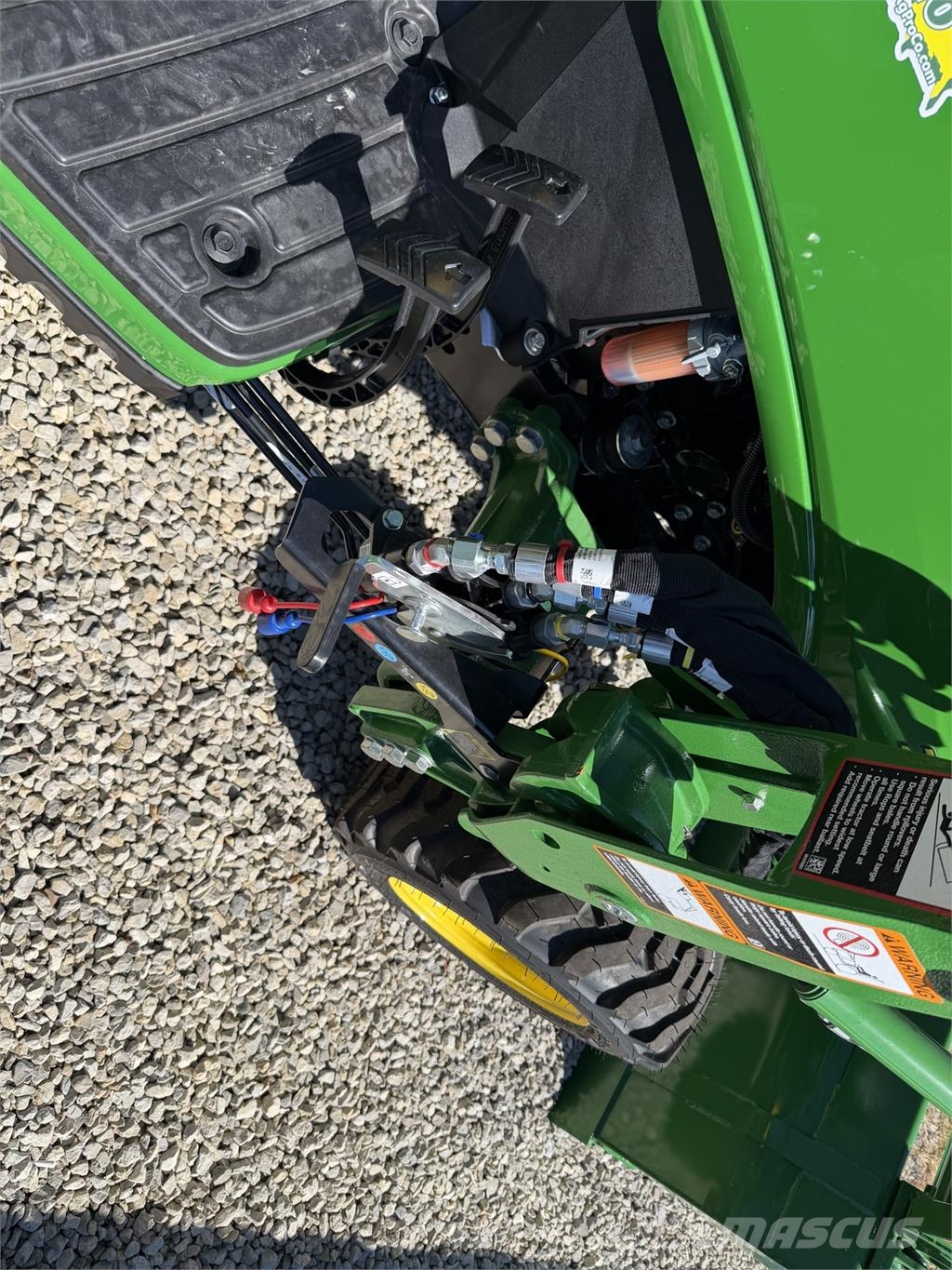 John Deere 2025R 소형 트랙터