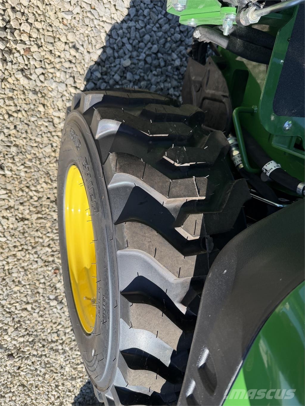 John Deere 2025R 소형 트랙터