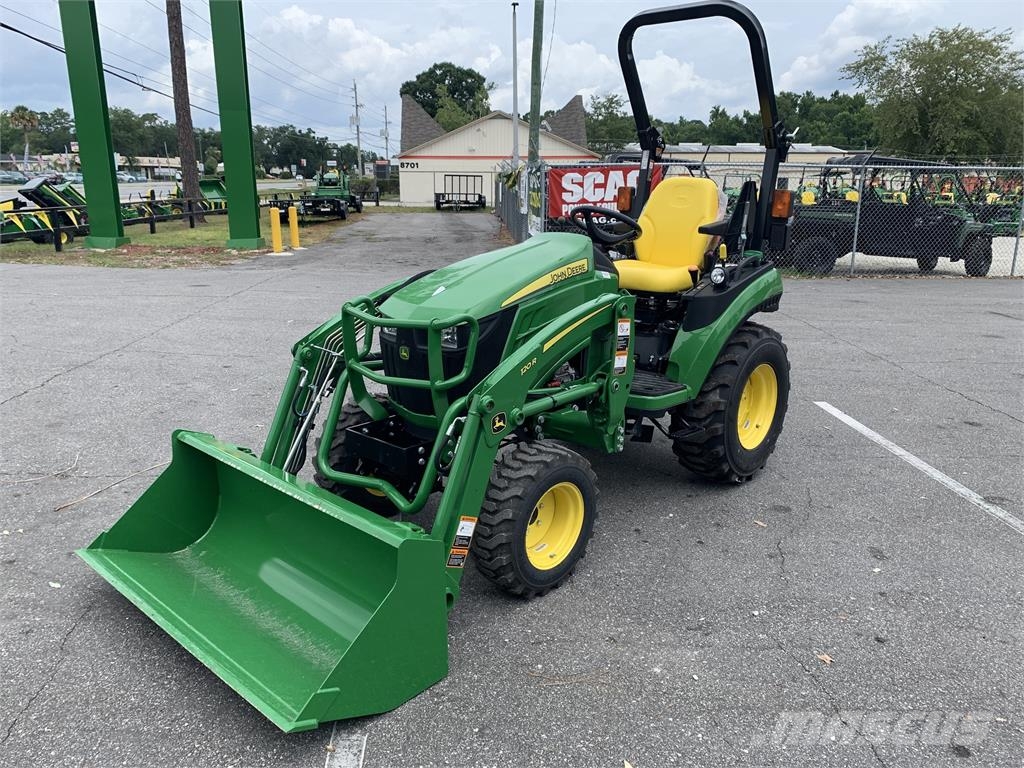 John Deere 2025R 소형 트랙터