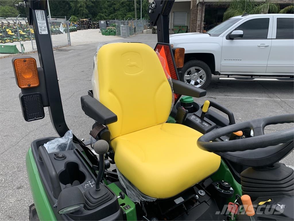 John Deere 2025R 소형 트랙터