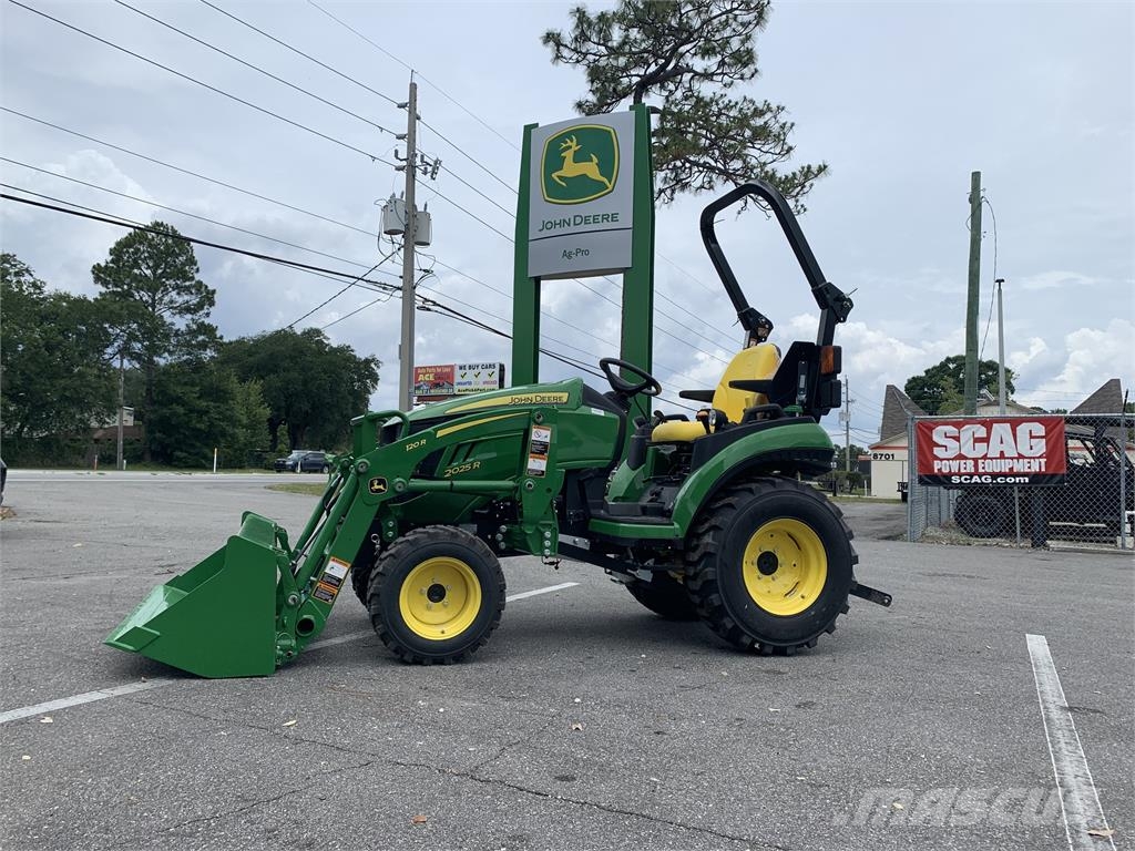 John Deere 2025R 소형 트랙터