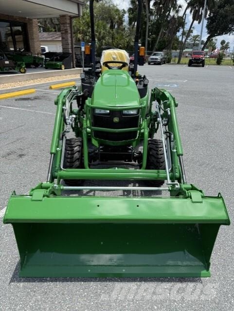 John Deere 2025R 소형 트랙터