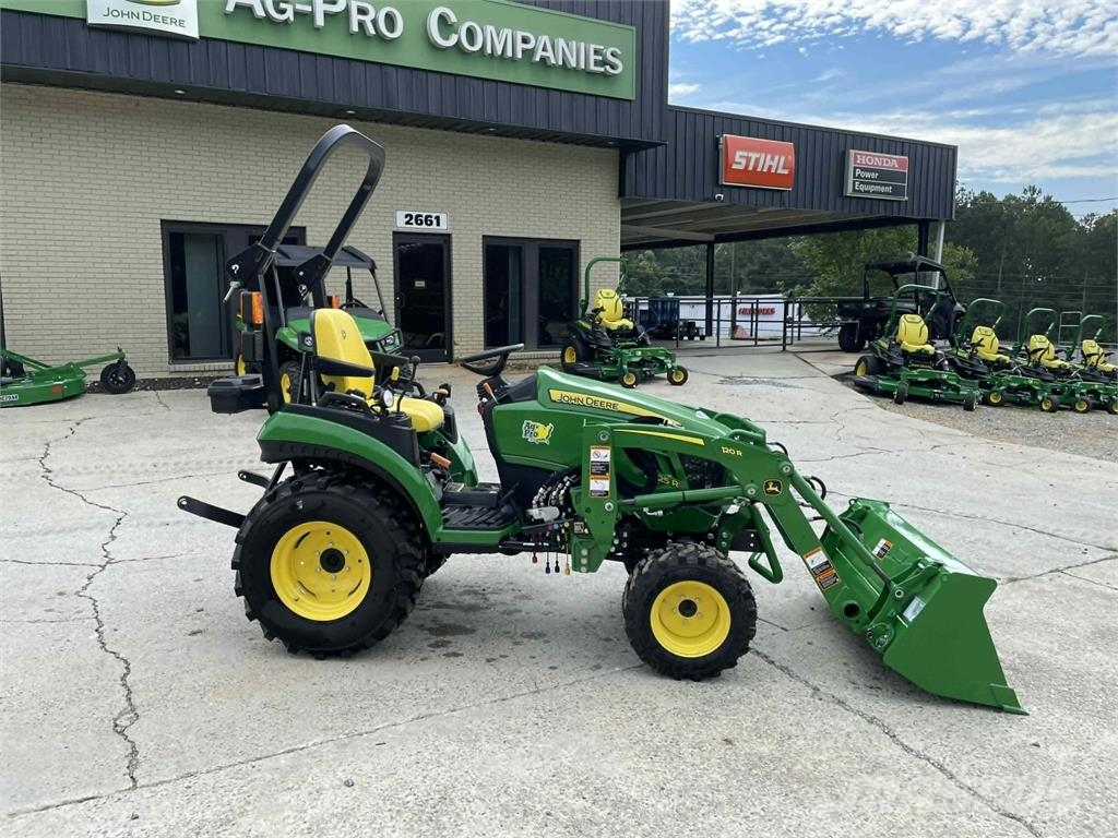 John Deere 2025R Tractores compactos