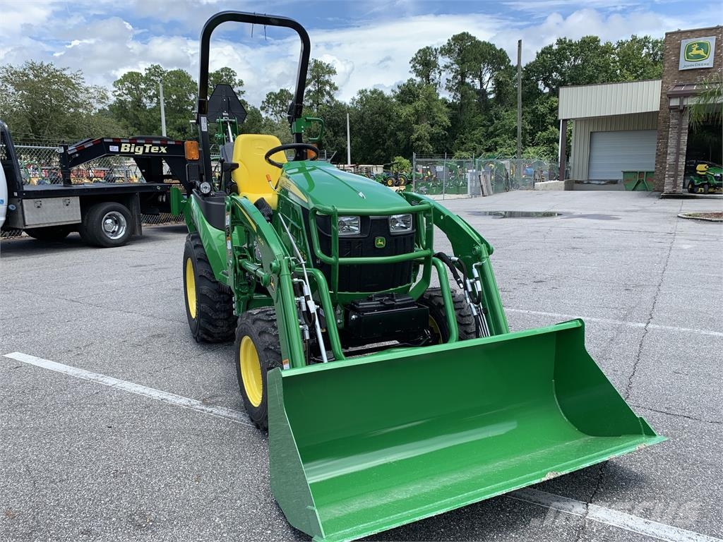John Deere 2025R 소형 트랙터