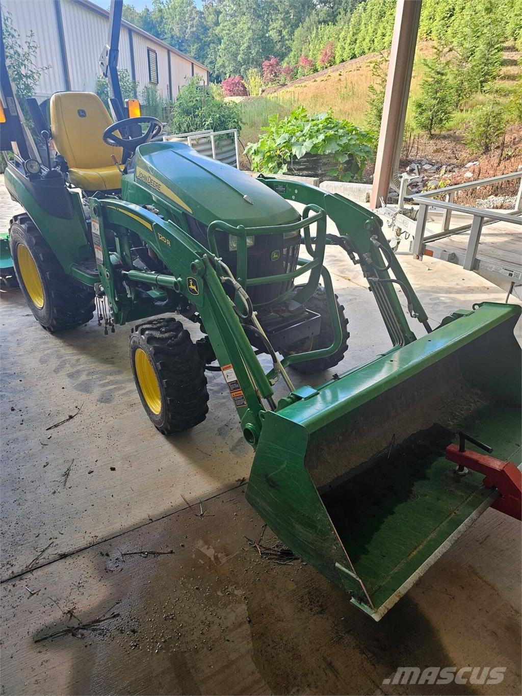 John Deere 2025R Compacttrekkers