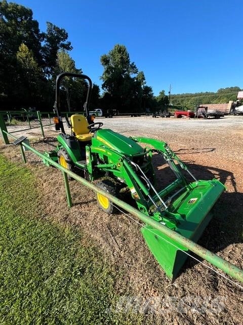 John Deere 2025R Kompakte traktorer