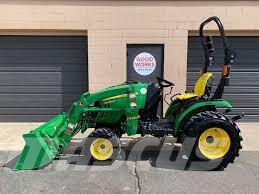 John Deere 2025R جرارات مدمجة
