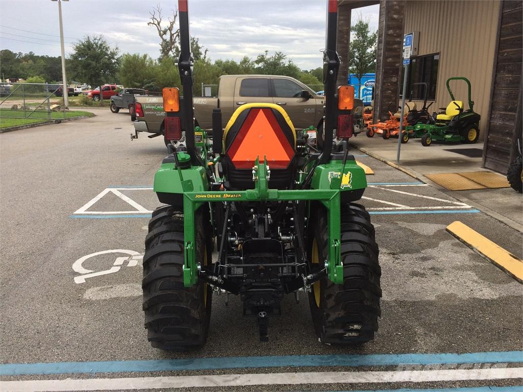 John Deere 2032R 小型曳引機