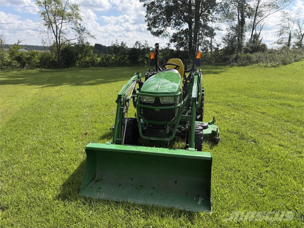 John Deere 2032R جرارات مدمجة